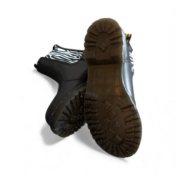 New Dr. Martens Women's 2976 Leonore Chelsea Boot Black Atlas size 6 NWT - Picture 4 of 5